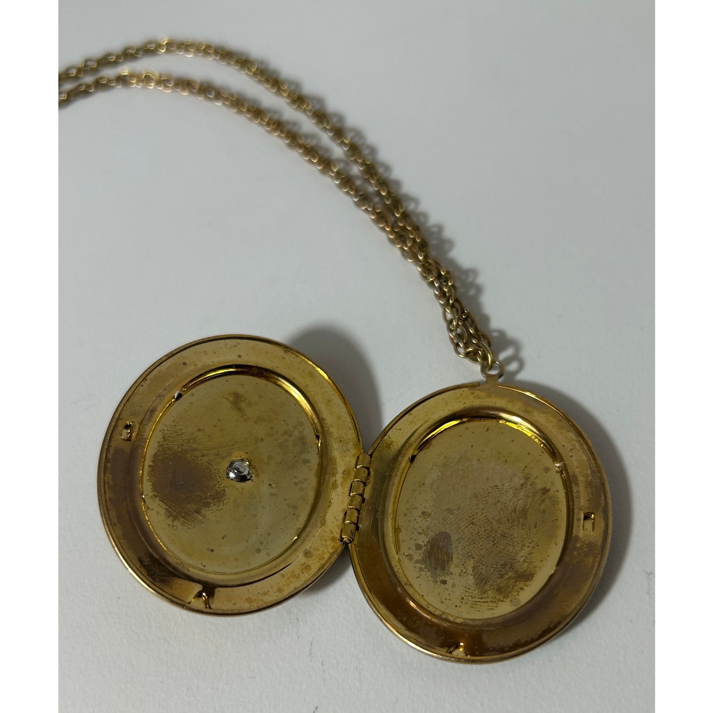 Vintage Ornate Gold Tone Oval Locket Pendant Necklace, 23.5" Drop