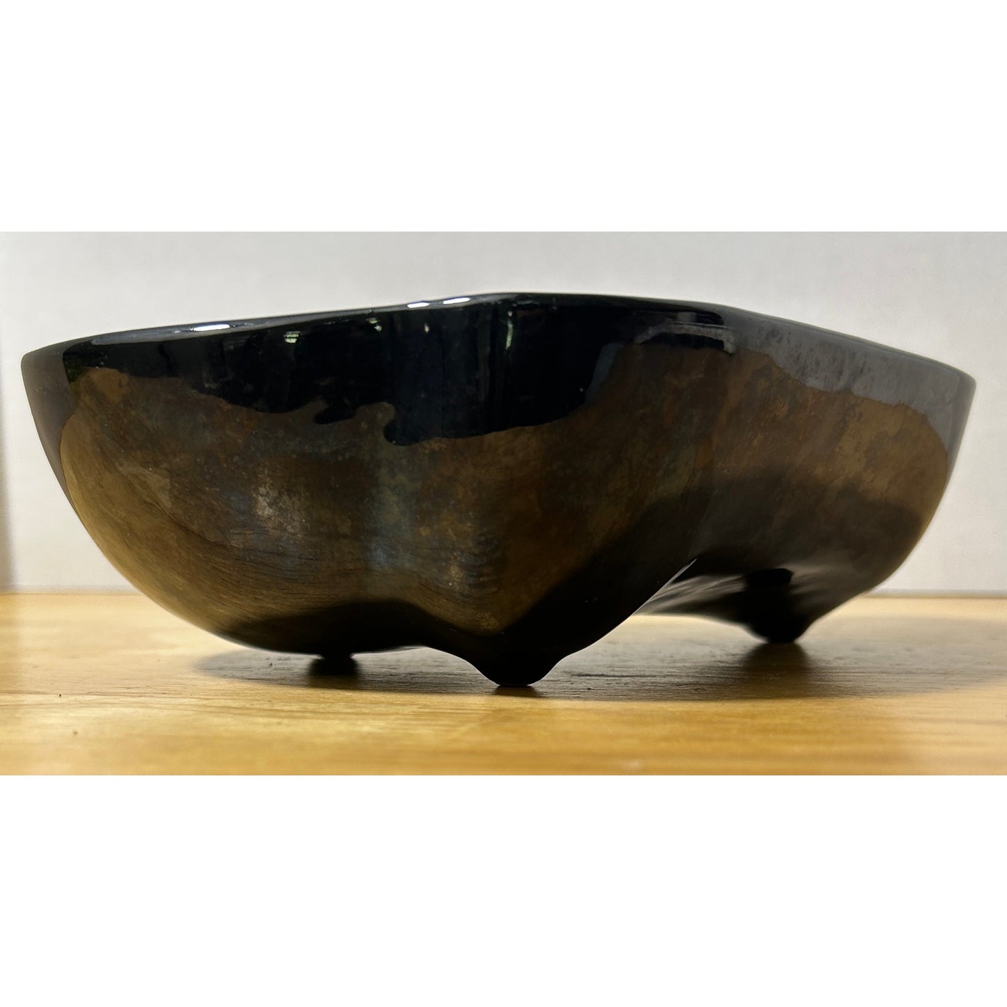 Modern Black Kidney-Shaped Ceramic Bowl with Gloss Finish, 7.5" Long