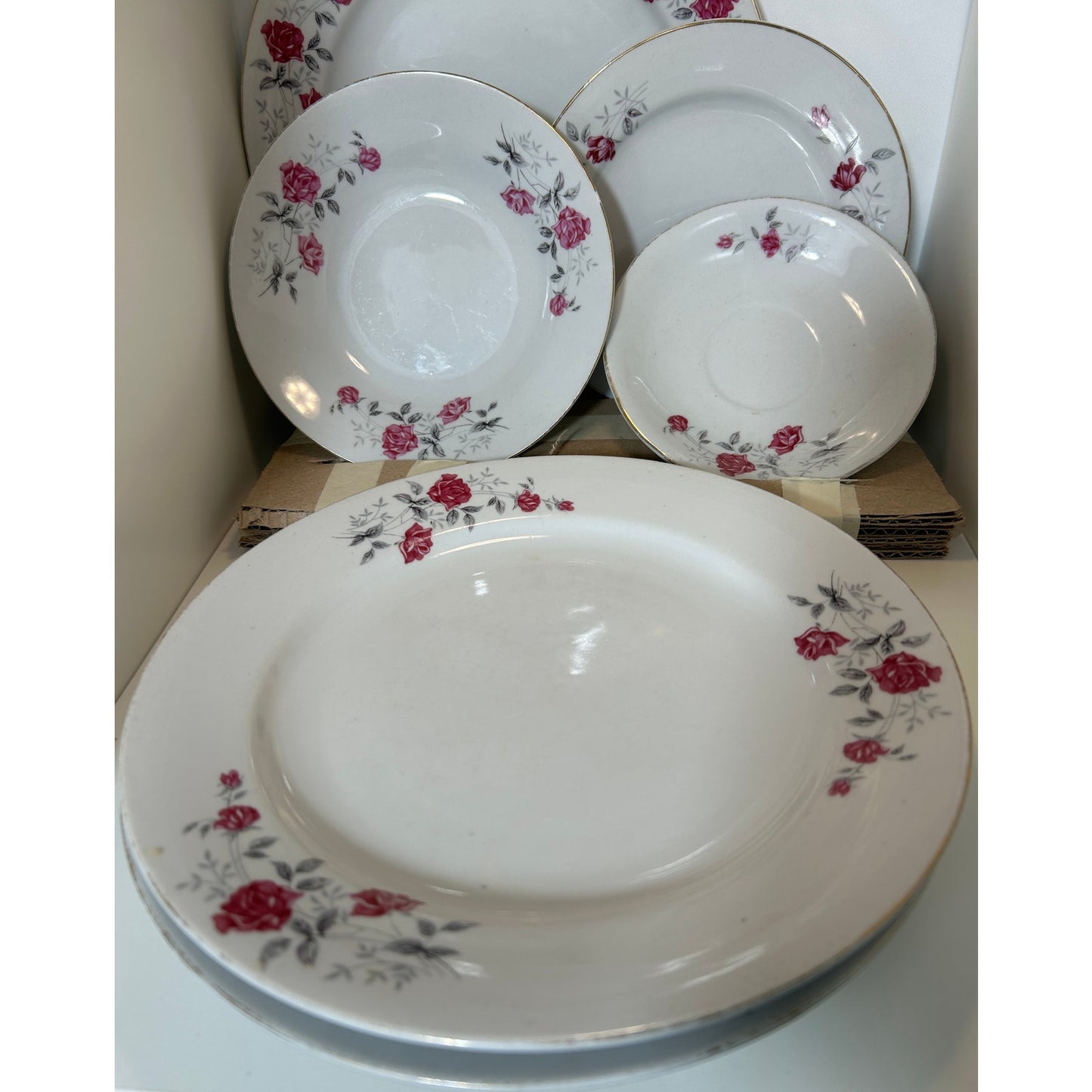 Northridge Fine Porcelain Victorian Rose 13pc Dinnerware Set