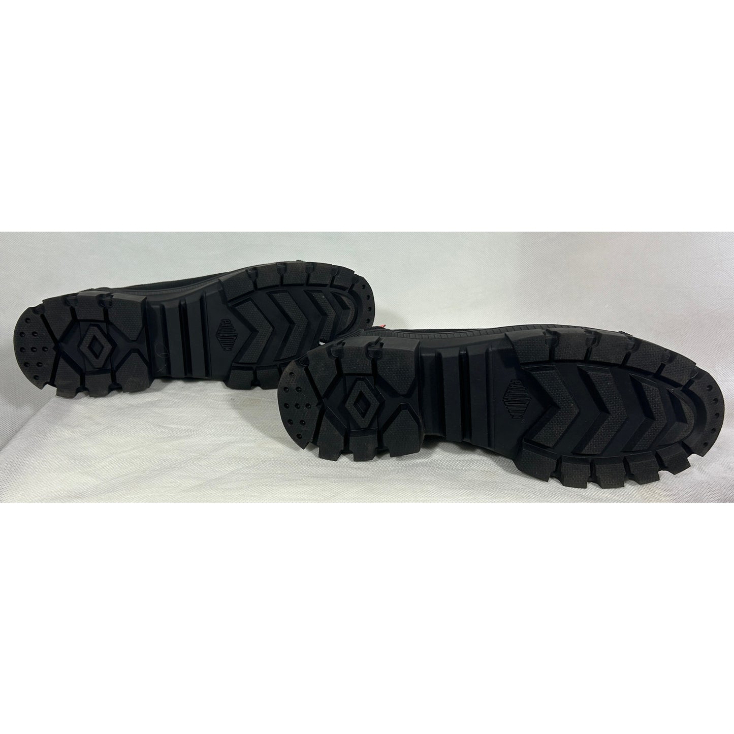 Palladium Revolt Lace Ox Black Low Platform Sneakers Size 9.5, New in Box