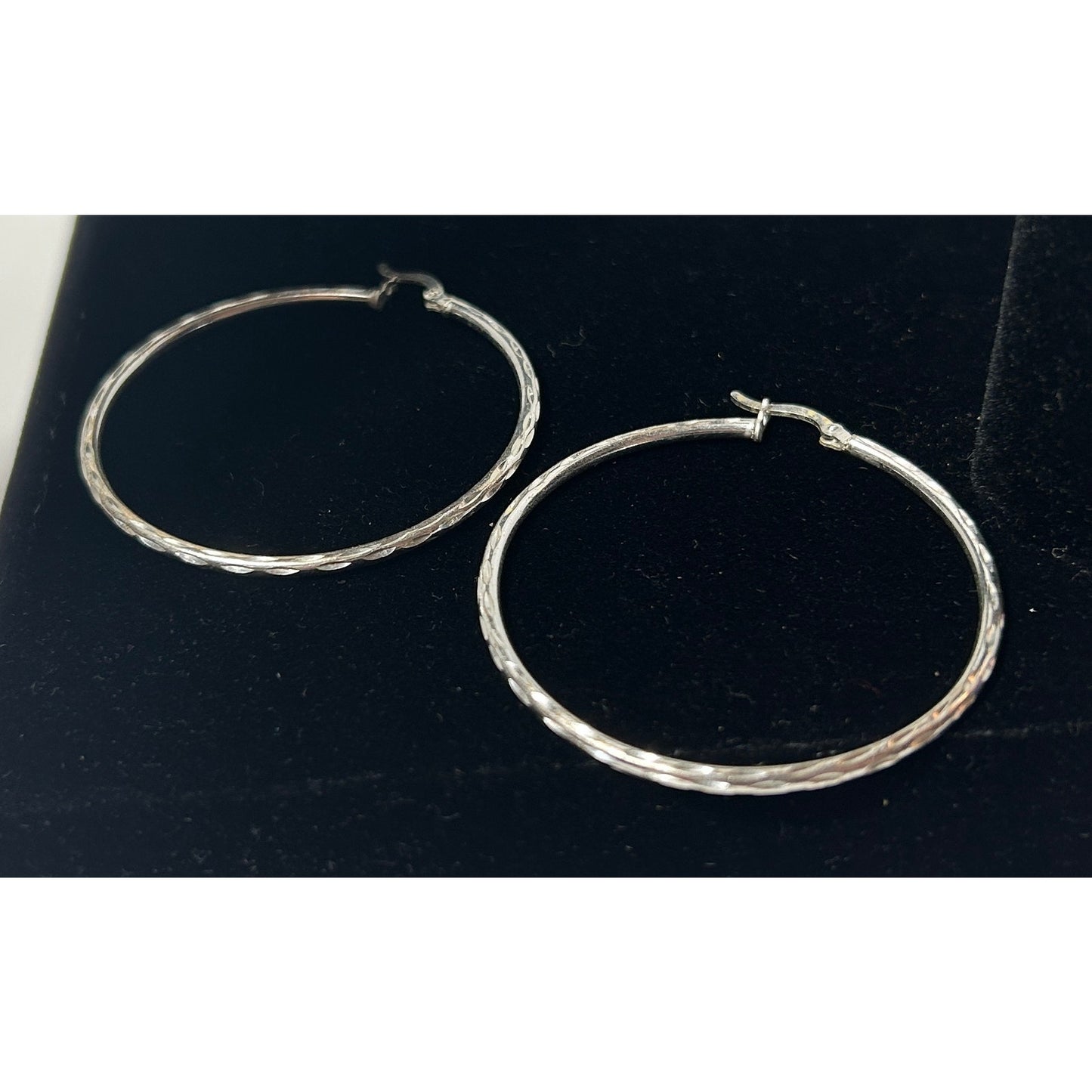 Silver Tone Textured Hoop Earrings Classic Latch Back 1.75"