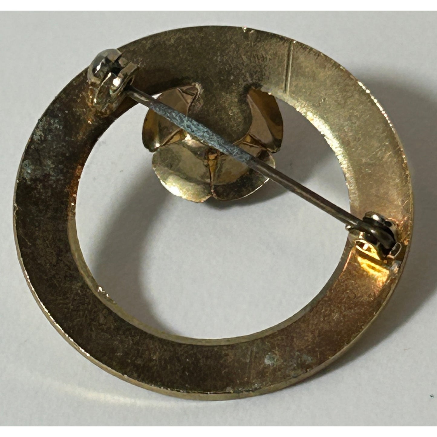 Vintage Gold Tone Rose‑Center Circle Brooch 2″