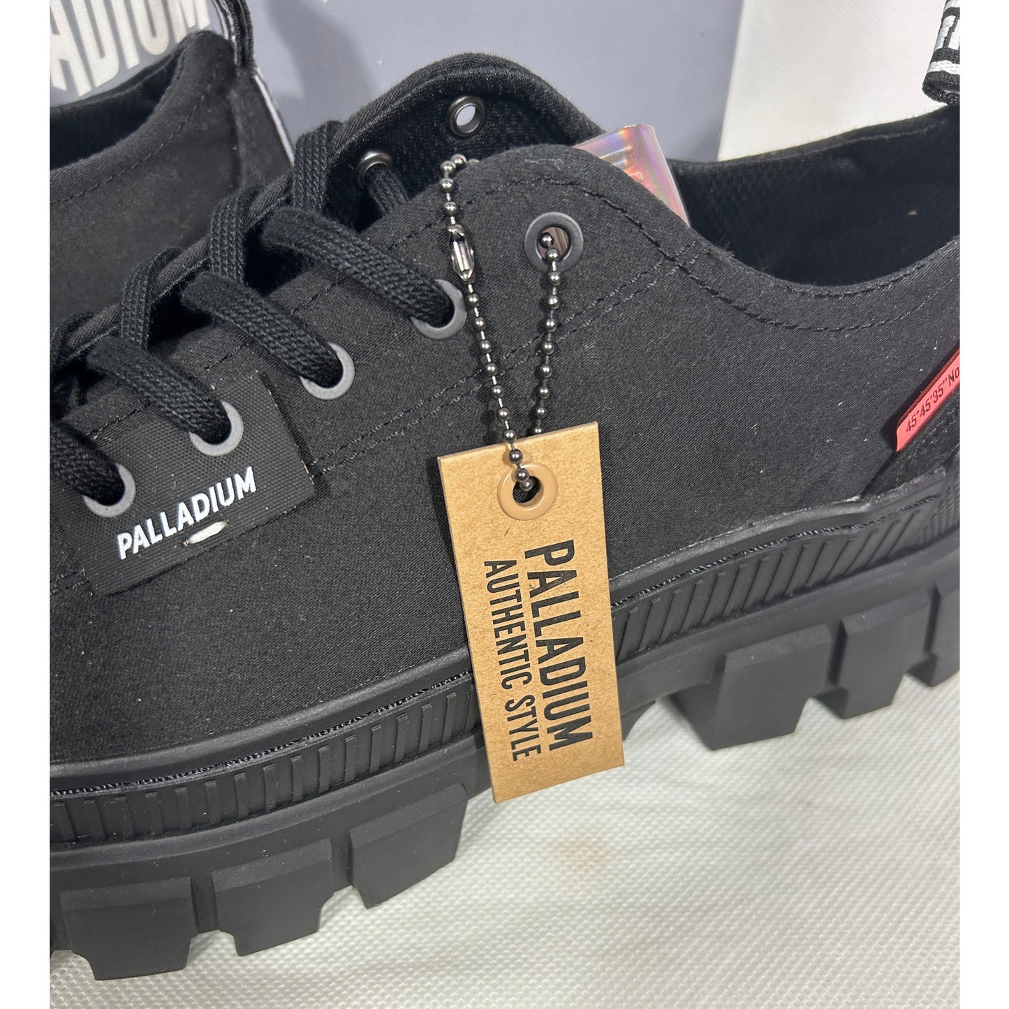Palladium Revolt Lace Ox Black Low Platform Sneakers Size 9.5, New in Box