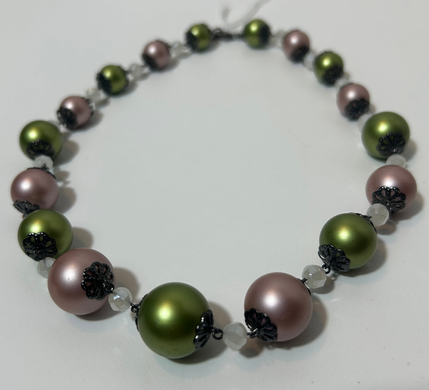 Faux Pearl Bead Necklace in Mauve and Olive Green with Filigree Caps – Retro Statement Jewelry