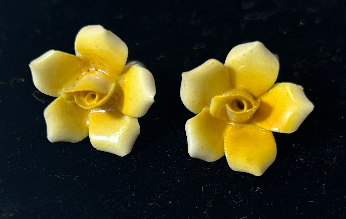 Vintage Yellow Porcelain Rose Screw Back Earrings – 1950s Floral Statement Jewelry