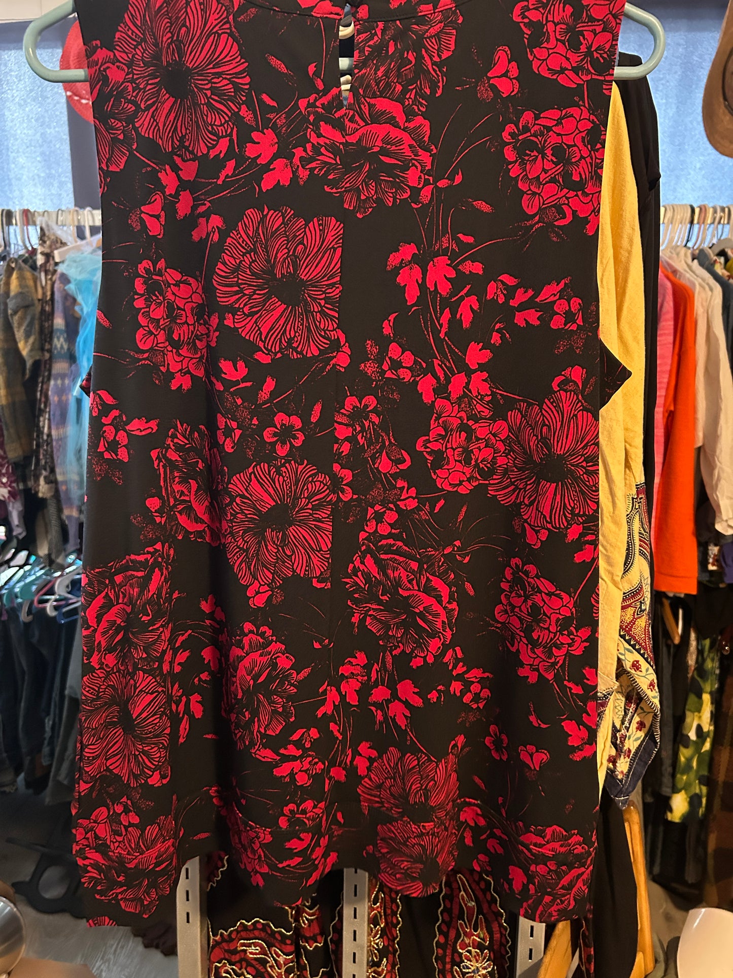 Alfani Black & Red Floral Sleeveless Blouse with Pearl Embellished Collar – Size L