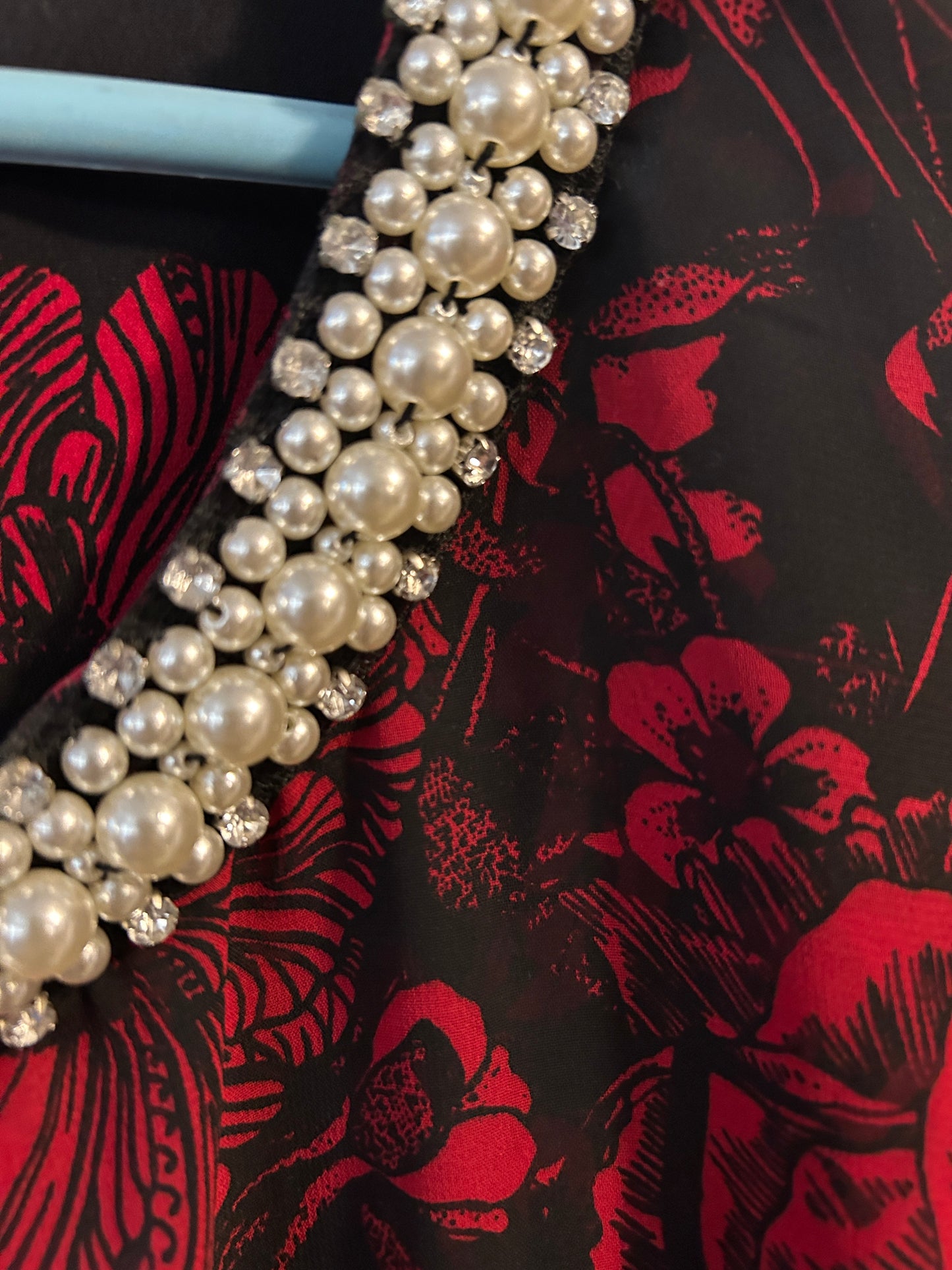 Alfani Black & Red Floral Sleeveless Blouse with Pearl Embellished Collar – Size L