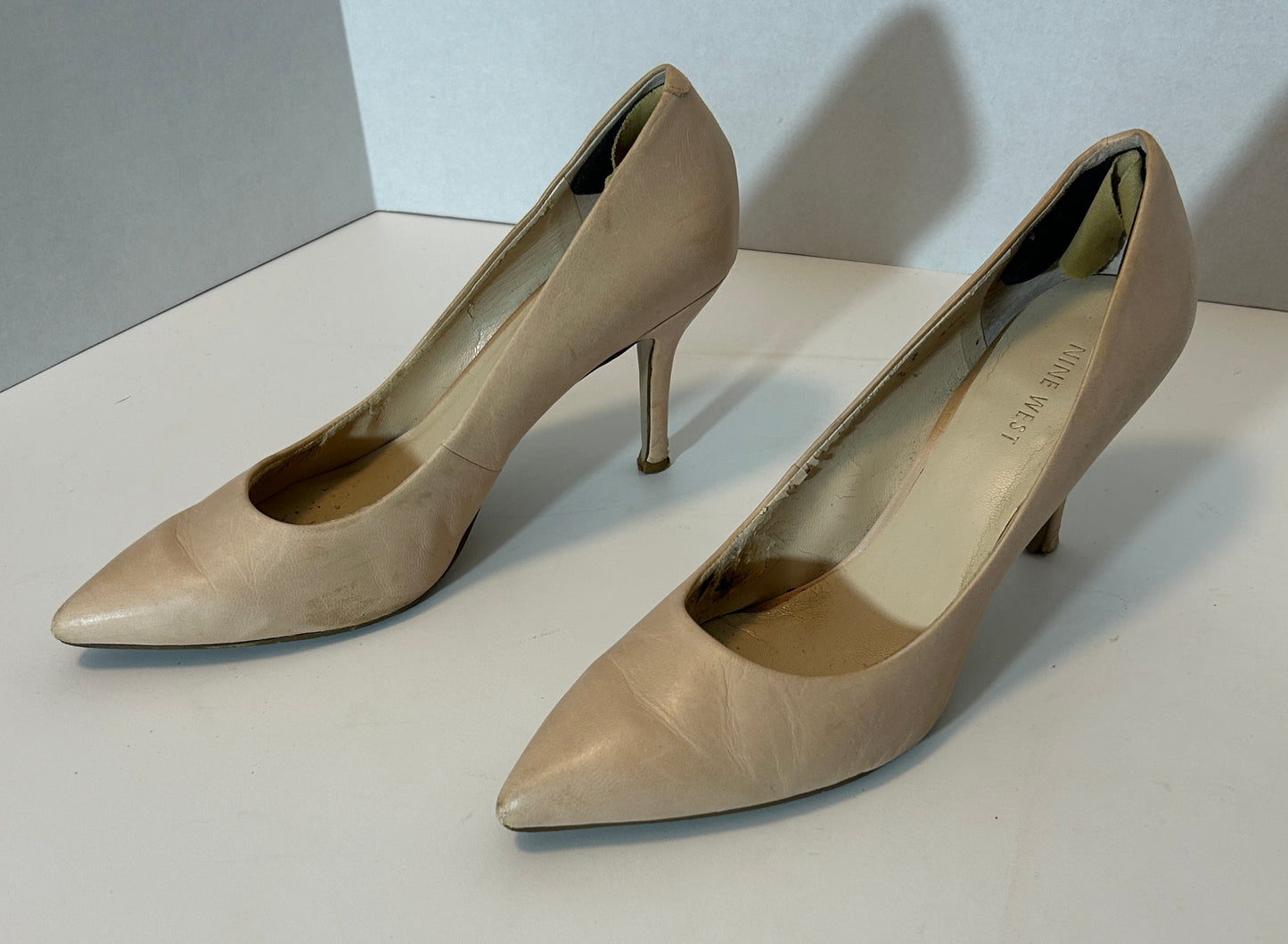 Nine West Nude Leather Pointed-Toe Pumps – Classic Elegance Size 8W