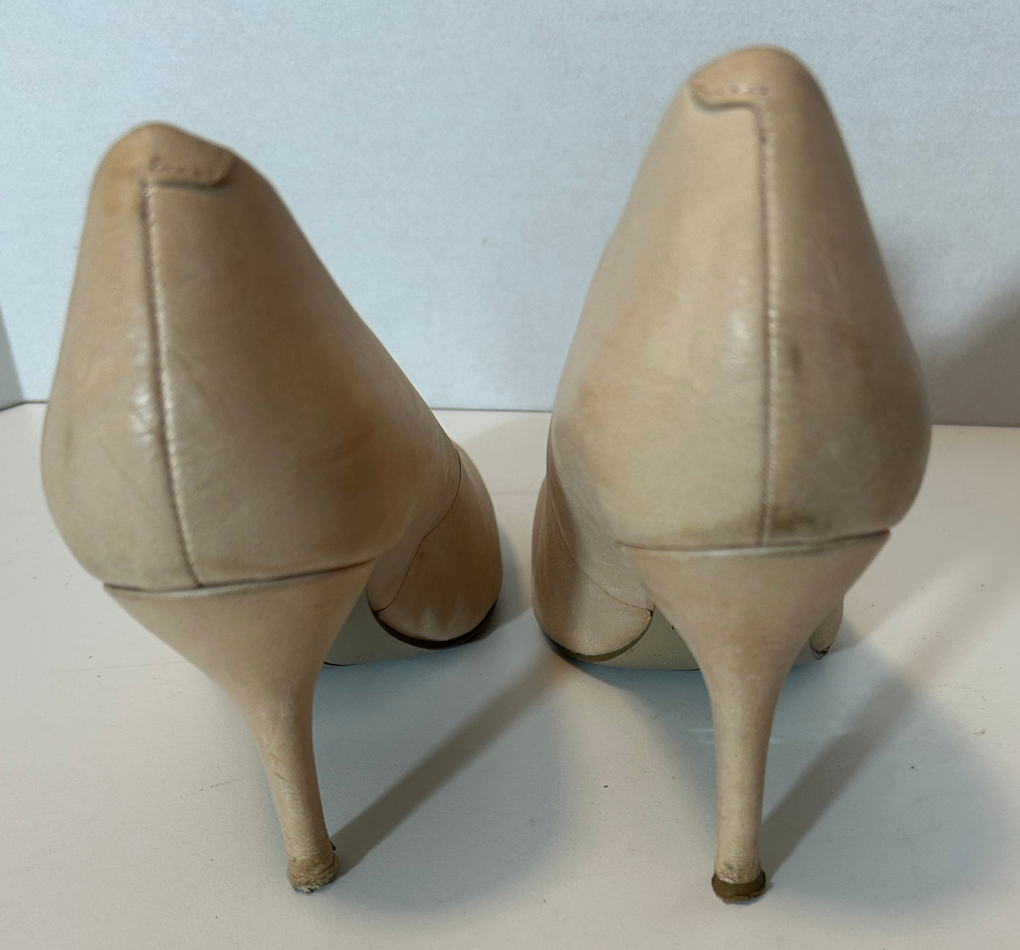 Nine West Nude Leather Pointed-Toe Pumps – Classic Elegance Size 8W