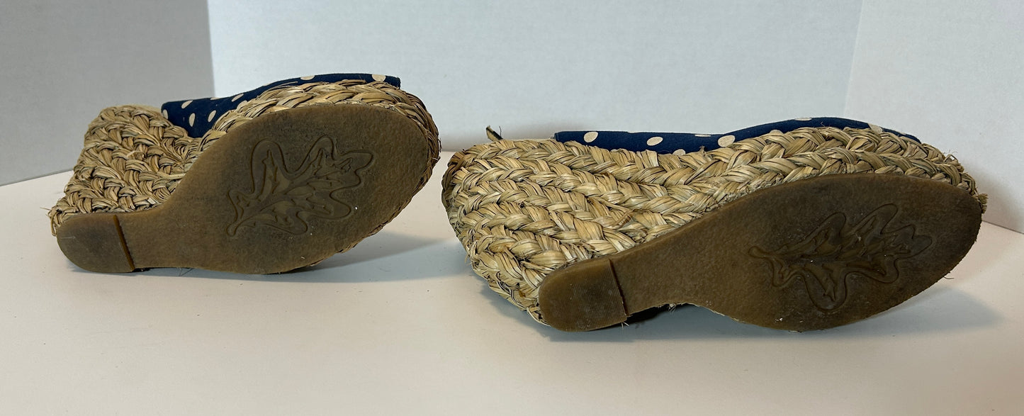Vintage-Inspired Navy Blue Polka Dot Woven Wedge Sandals – Size 10M