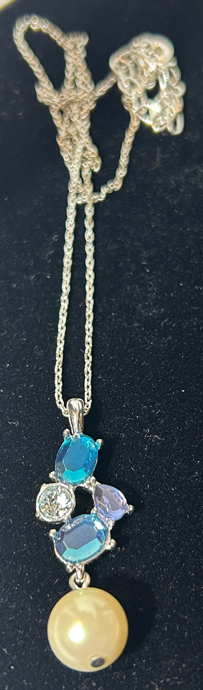 Silver-Tone Necklace with Blue Gemstone Cluster & Faux Pearl Drop Pendant – Elegant Statement Jewelry