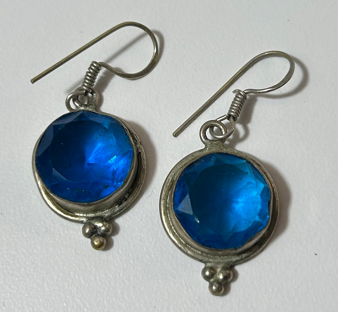 Vintage Silver-Tone Drop Earrings with Faceted Cobalt Blue Glass Stone
