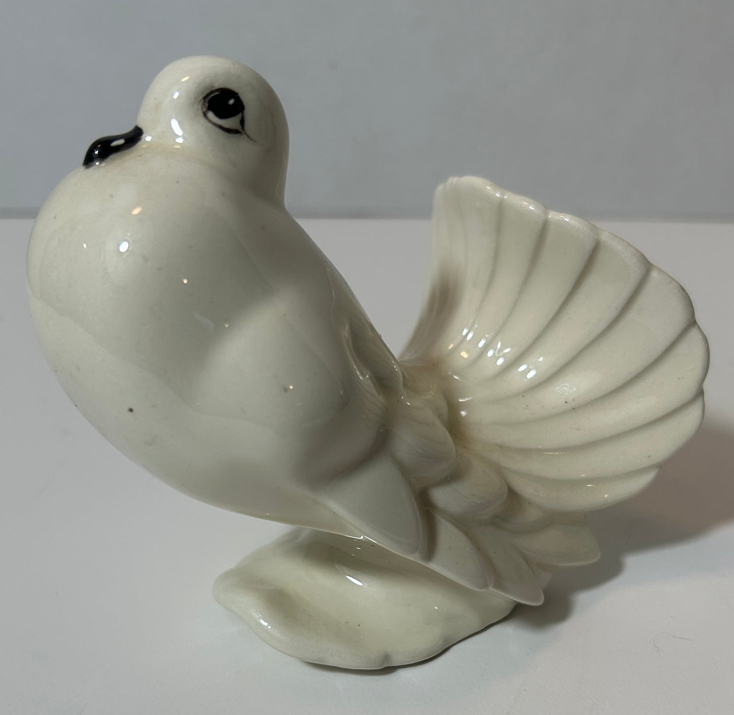 Vintage Ceramic White Dove Figurine – Hand-painted, Glossy Finish, Retro Mid-Century Bird Sculpture
