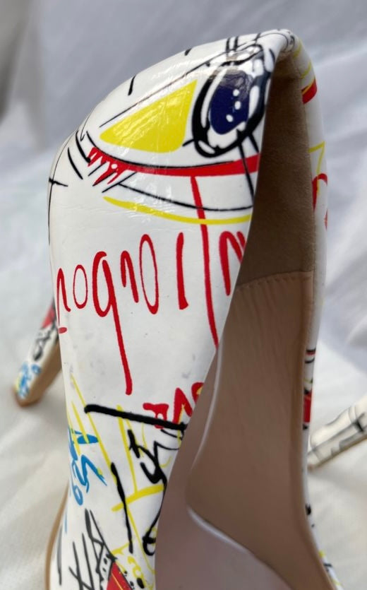 Rouge Helium White Graffiti Print Stiletto Pumps – Size 7