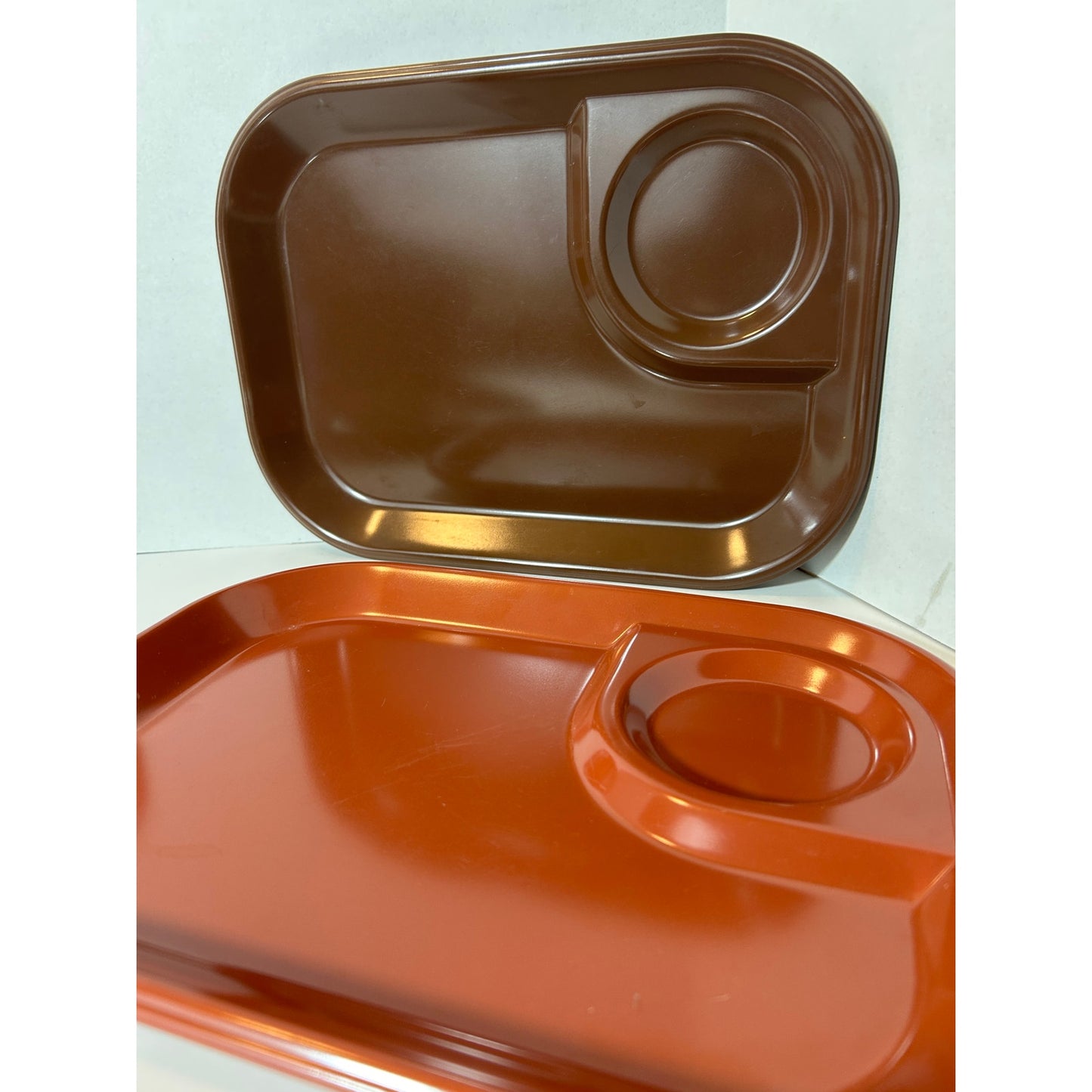 Set of 4 Vintage Rubbermaid 3850 Brown & Rust Divided TV Trays with Cup Holder