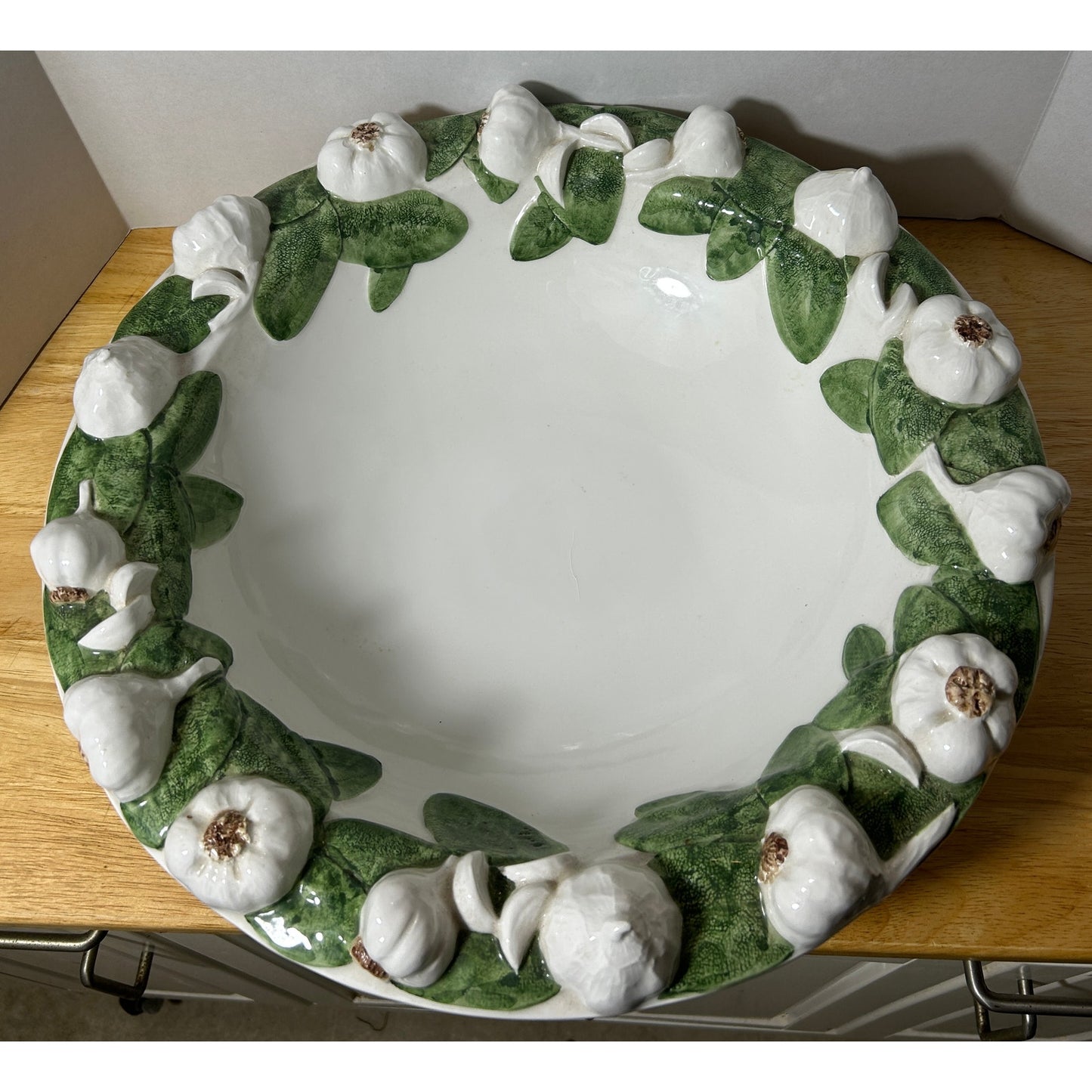 Bentson‑West Designs Italy Garlic Motif Serving Bowl 17″ Green White Ceramic