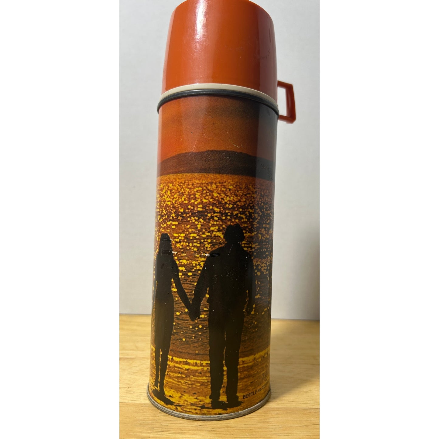 Vintage Thermos 2210/91 Sunset Couple Scene with Orange Cup Lid USA