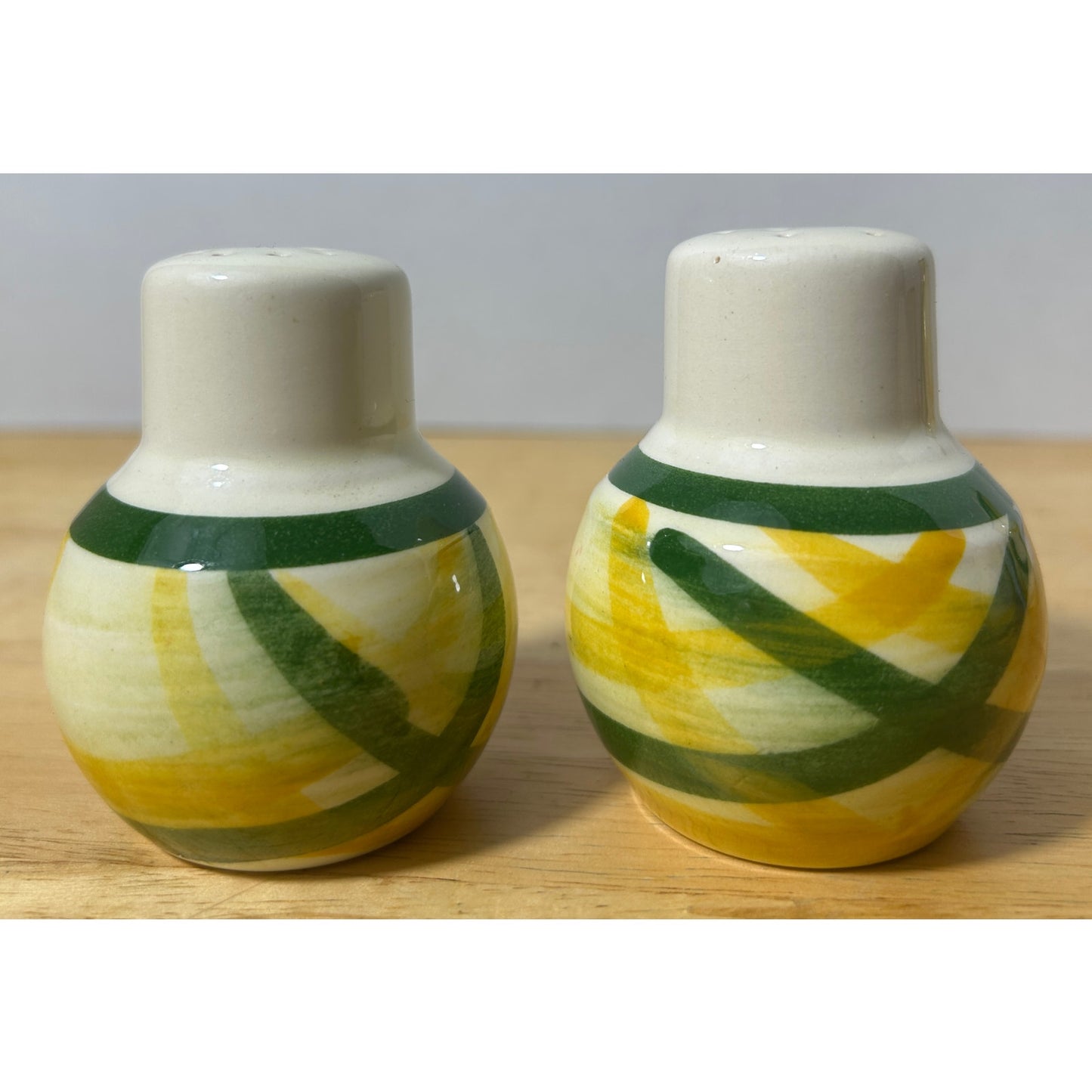 Vernonware Gingham Hand-Painted Creamer & S&P Shakers Set – California USA
