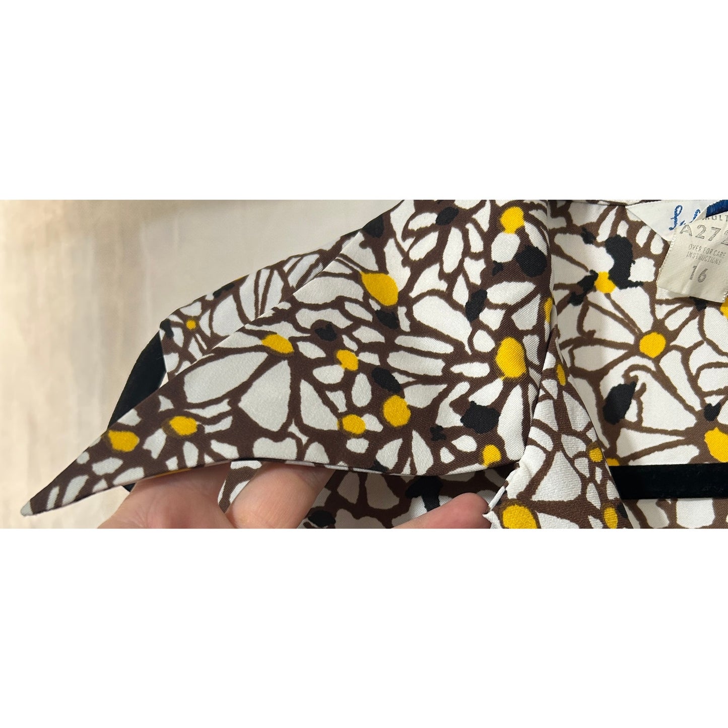 Vintage Lady Manhattan Sleeveless Blouse 70s Daisy Print Size 16