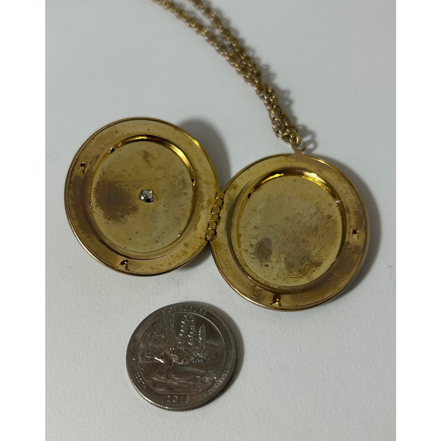 Vintage Ornate Gold Tone Oval Locket Pendant Necklace, 23.5" Drop