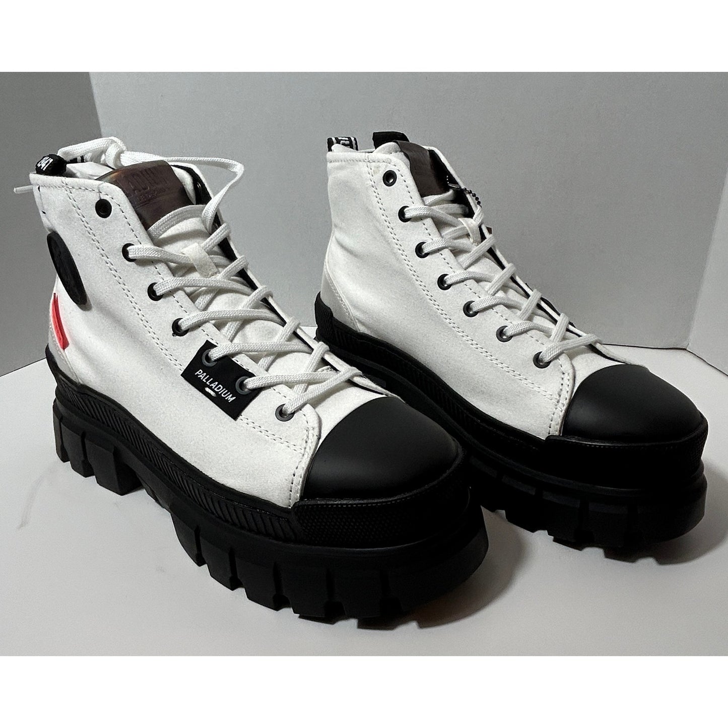 Palladium Pampa Shield Hi Boots White/Black Women’s 9.5 – New in Box