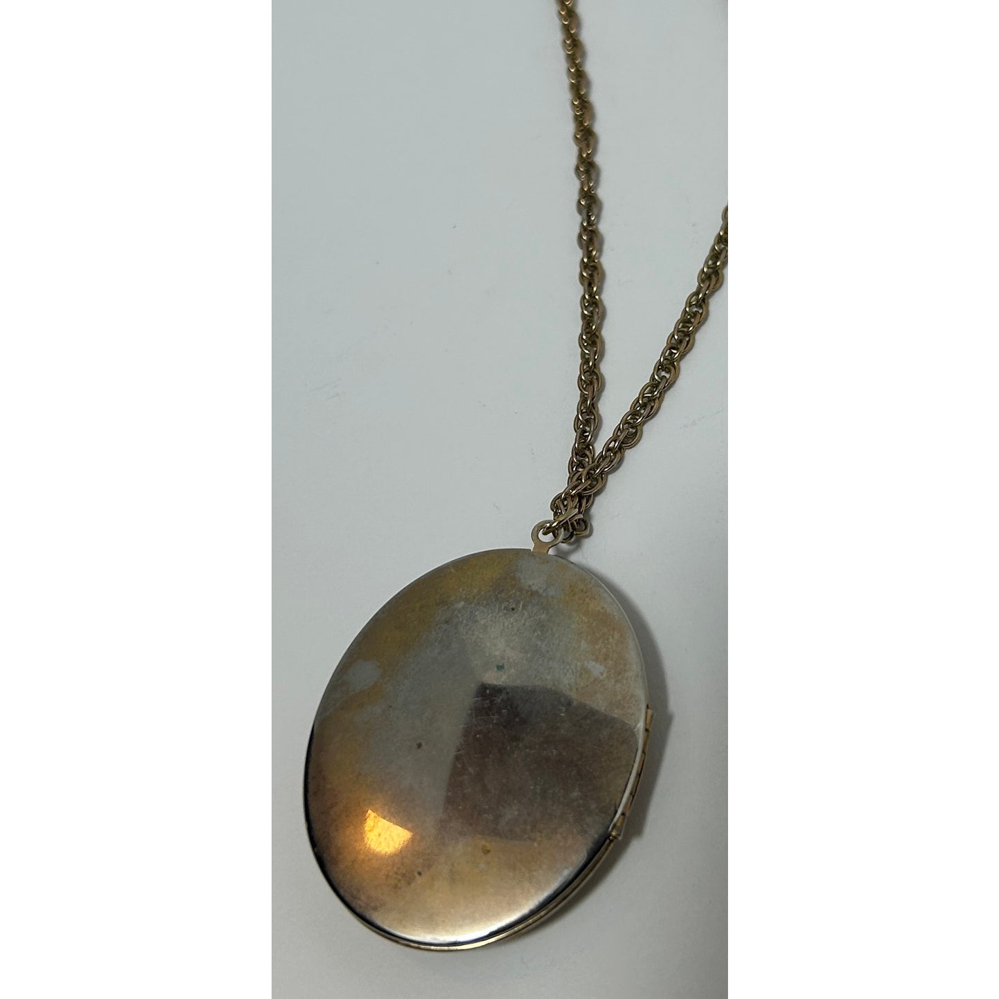 Vintage Ornate Gold Tone Oval Locket Pendant Necklace, 23.5" Drop