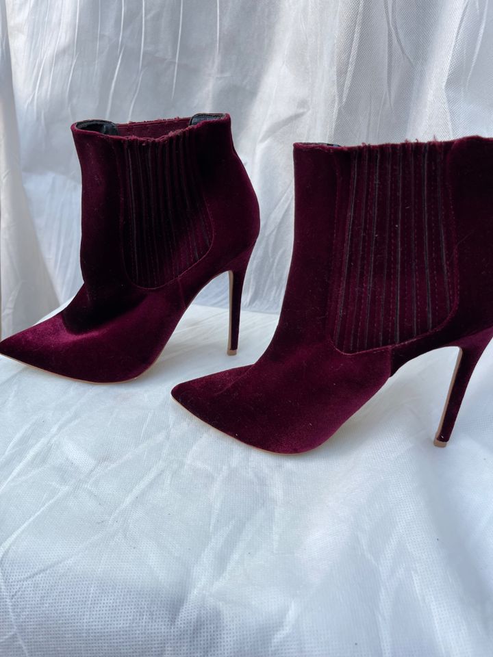 Size 8.5 Burgundy Velvet Stiletto Ankle Boots – Chic & Elegant