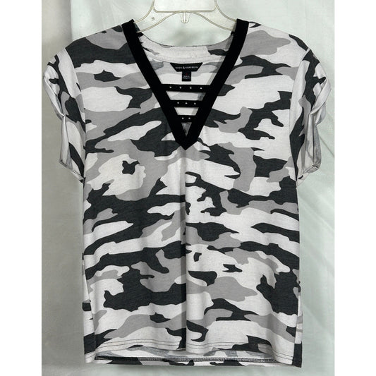 Rock & Republic Camo Studded Strap V-Neck Tee Gray Black White – Size S