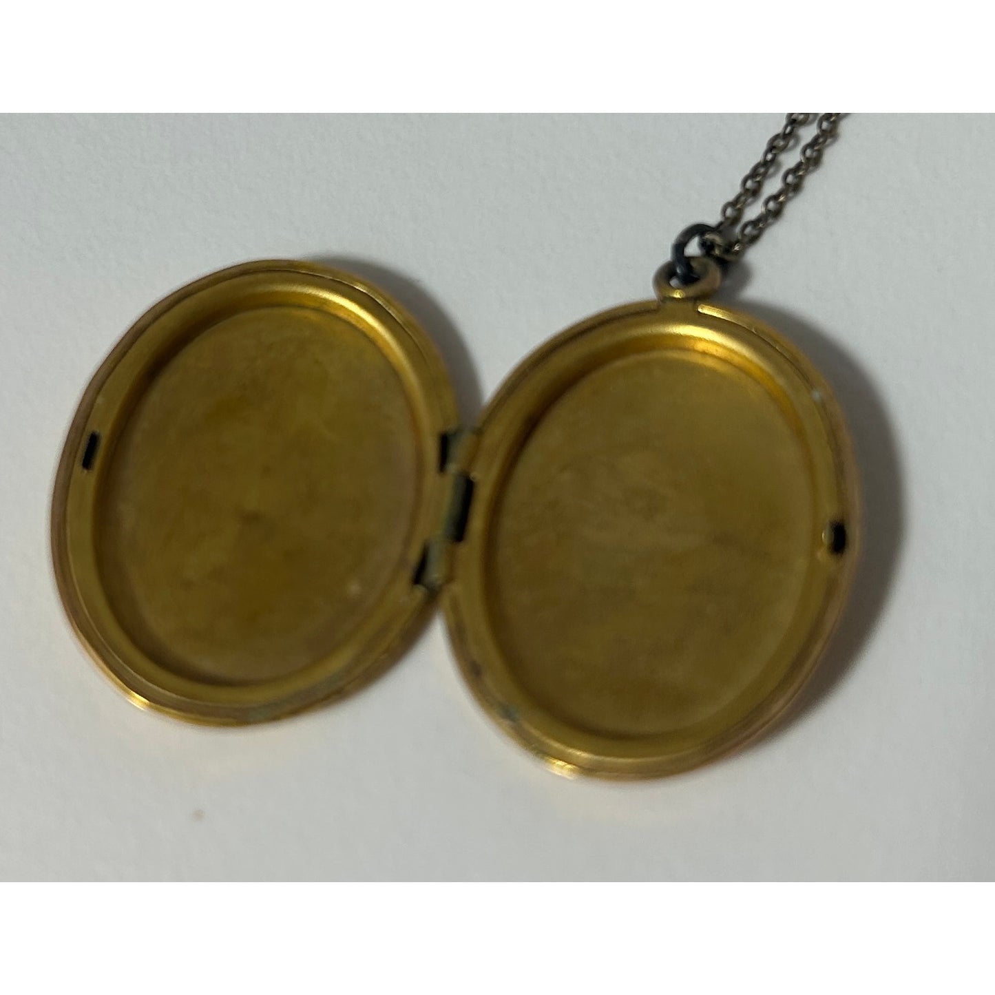 Vintage Gold-Tone Floral & Heart Engraved Locket Necklace 17"