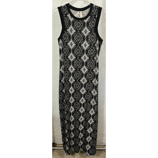 Xhilaration Black & White Aztec Print Sleeveless Maxi Dress Size L