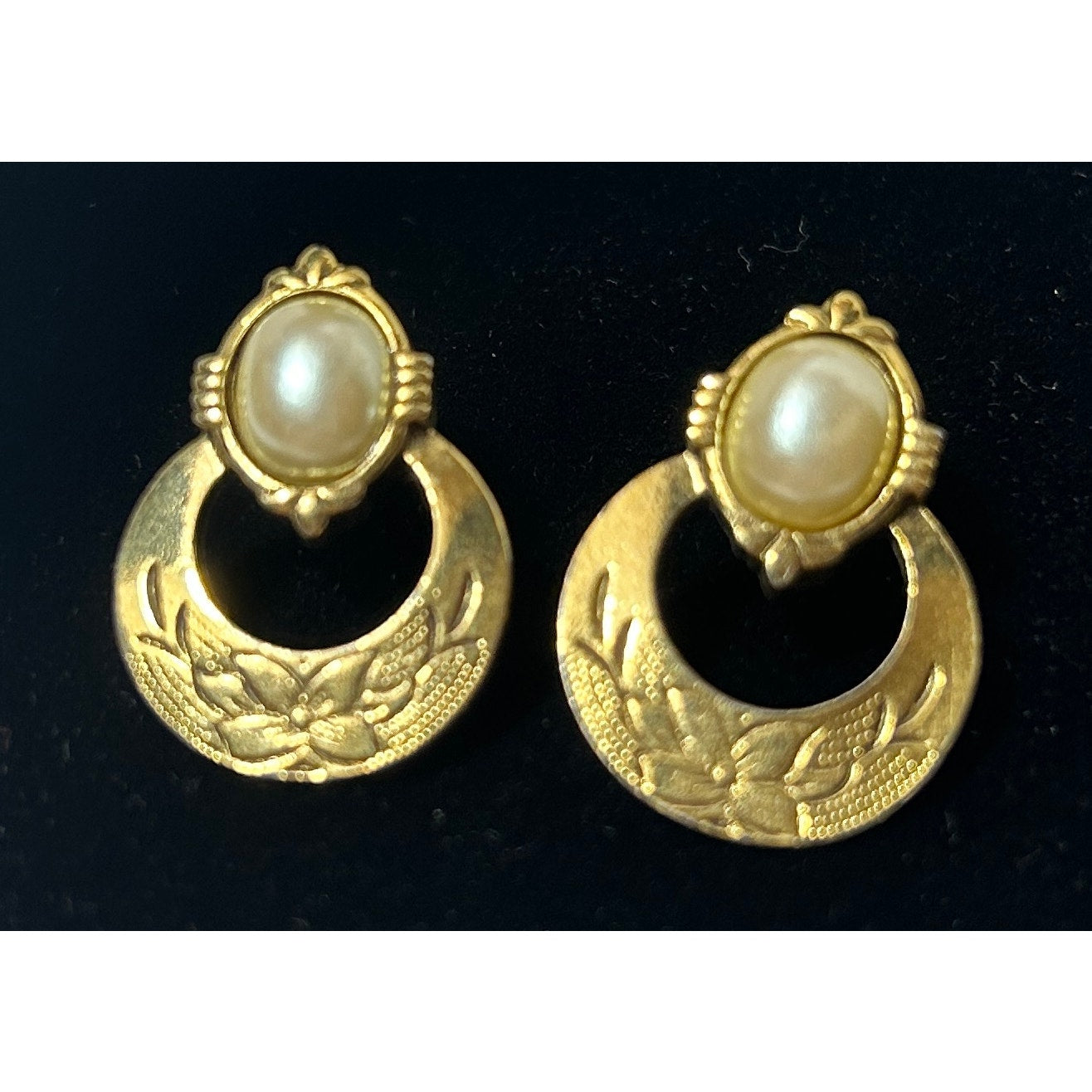 Vintage Gold Tone Floral Hoop Earrings with Pearl Center 1"