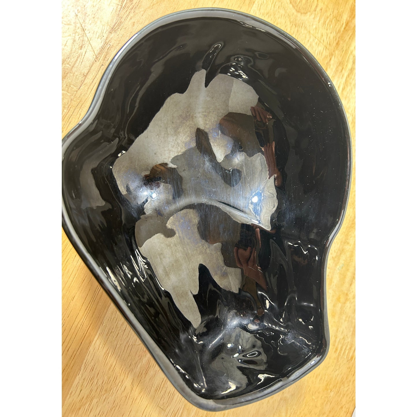 Modern Black Kidney-Shaped Ceramic Bowl with Gloss Finish, 7.5" Long