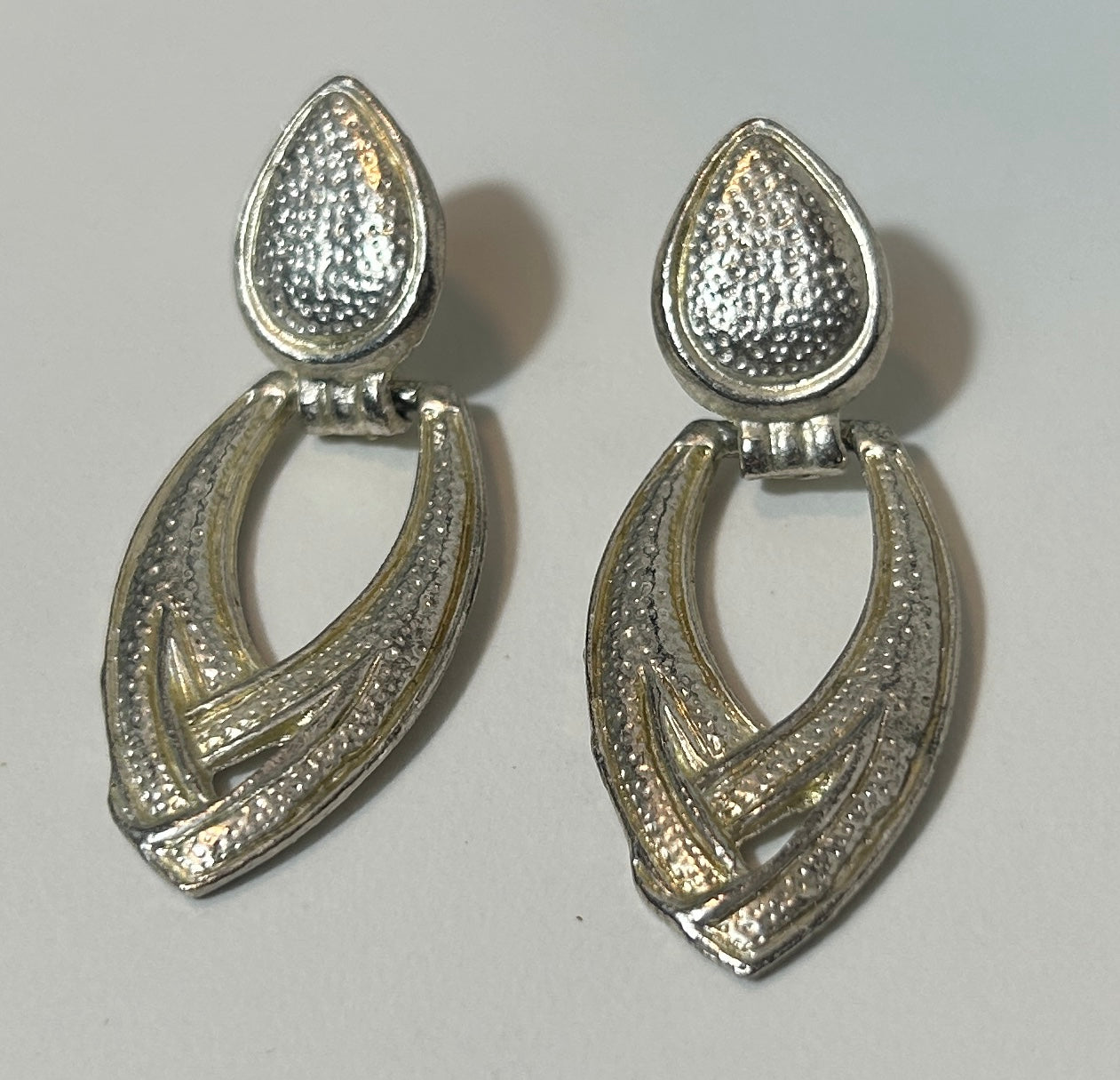 Vintage Silver-Tone Textured Teardrop Earrings – 1980s Statement Jewelry