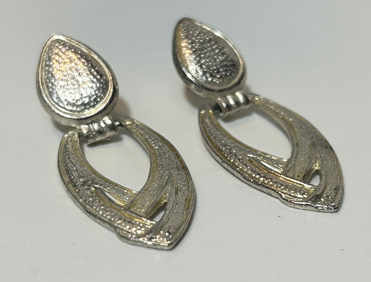 Vintage Silver-Tone Textured Teardrop Earrings – 1980s Statement Jewelry