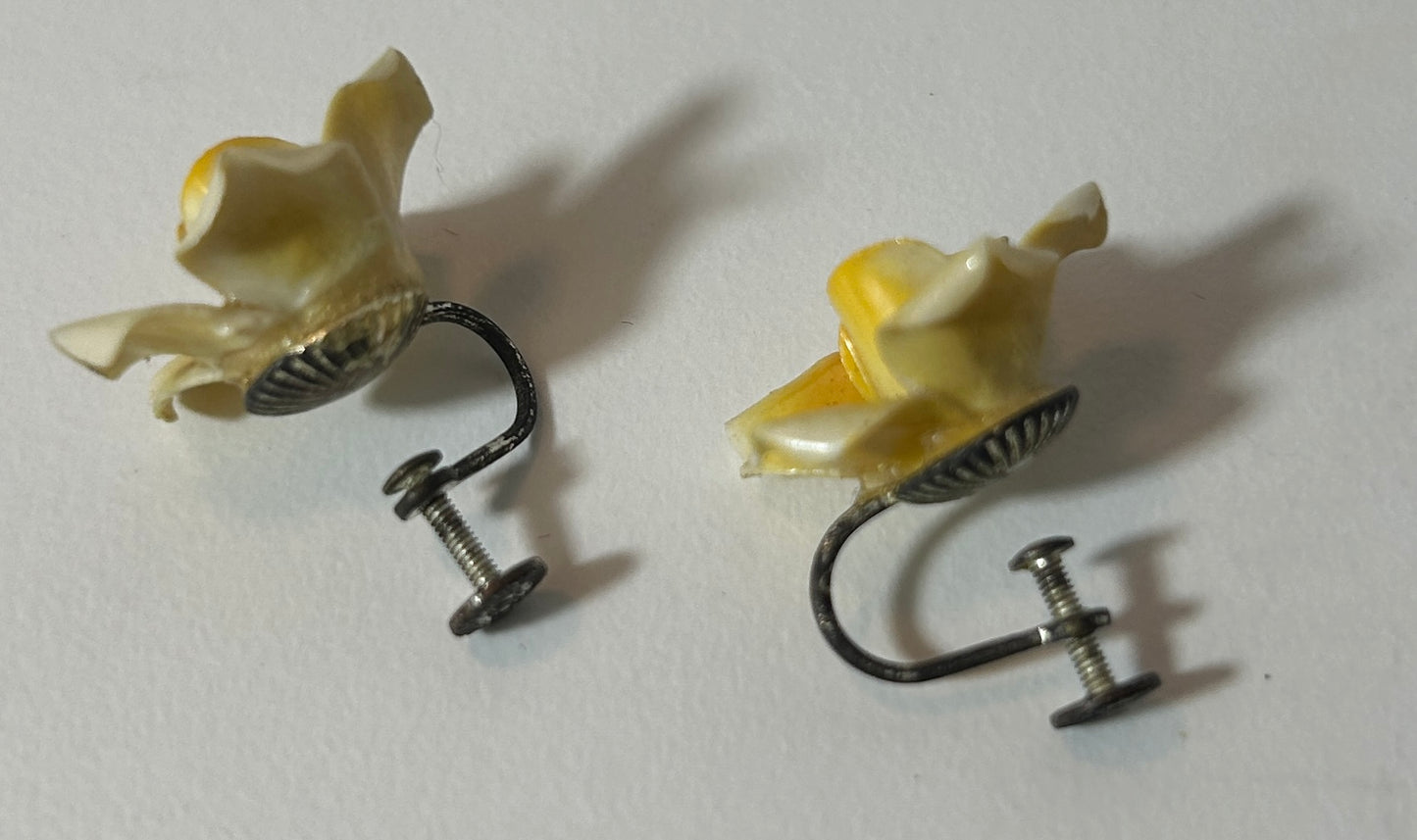 Vintage Yellow Porcelain Rose Screw Back Earrings – 1950s Floral Statement Jewelry