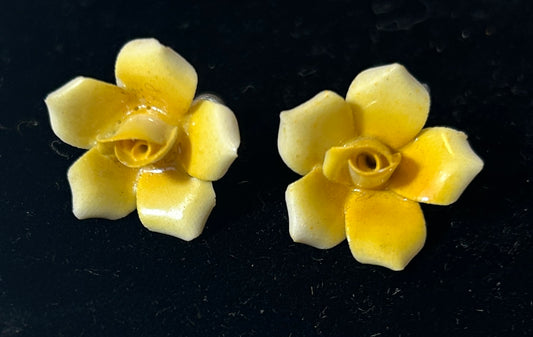 Vintage Yellow Porcelain Rose Screw Back Earrings – 1950s Floral Statement Jewelry