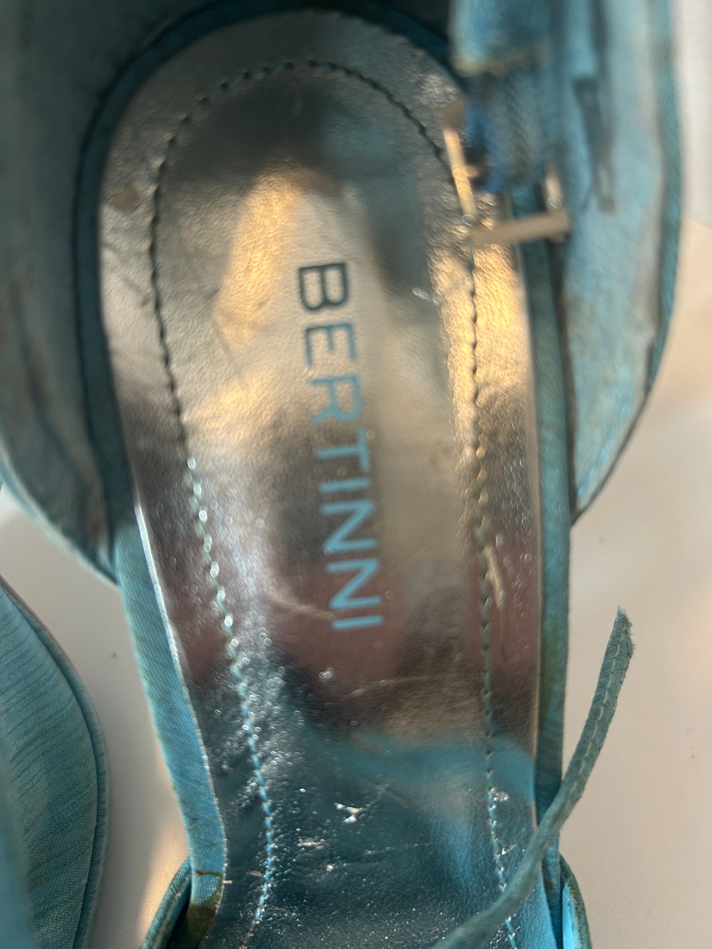 Bertinni Blue Satin Peep-Toe Heels with Floral Detail Size 9