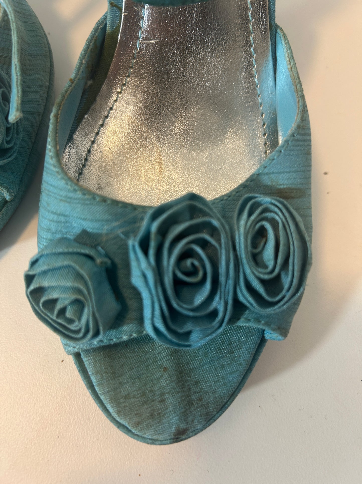 Bertinni Blue Satin Peep-Toe Heels with Floral Detail Size 9