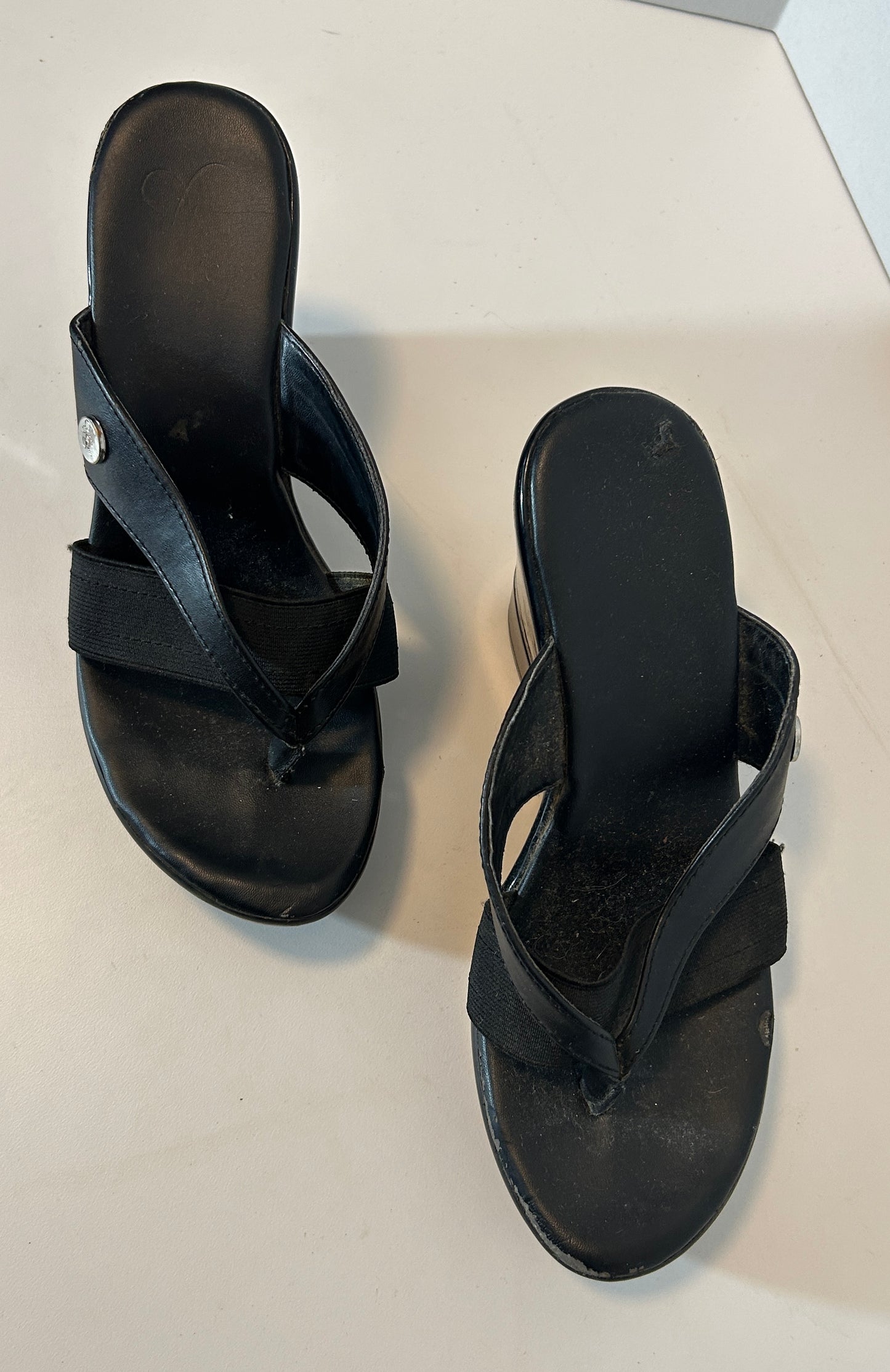 Steve Madden Black Wedge Thong Sandals – Comfortable & StylishSize 7M