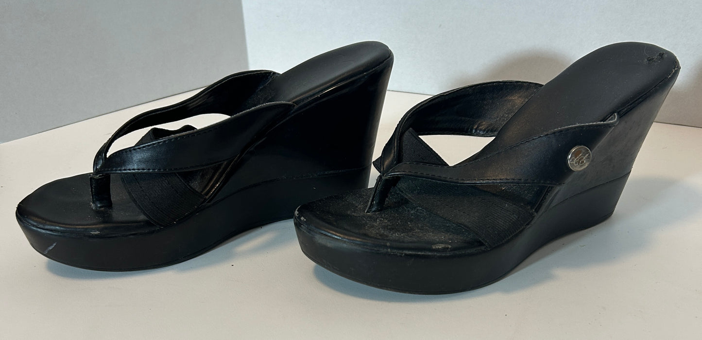 Steve Madden Black Wedge Thong Sandals – Comfortable & StylishSize 7M