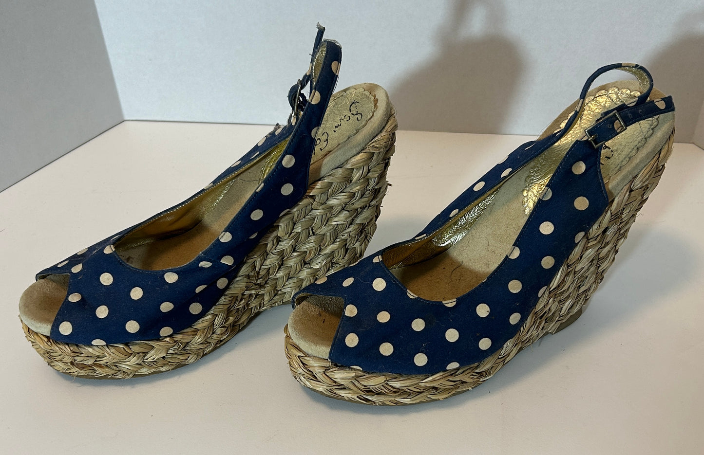 Vintage-Inspired Navy Blue Polka Dot Woven Wedge Sandals – Size 10M