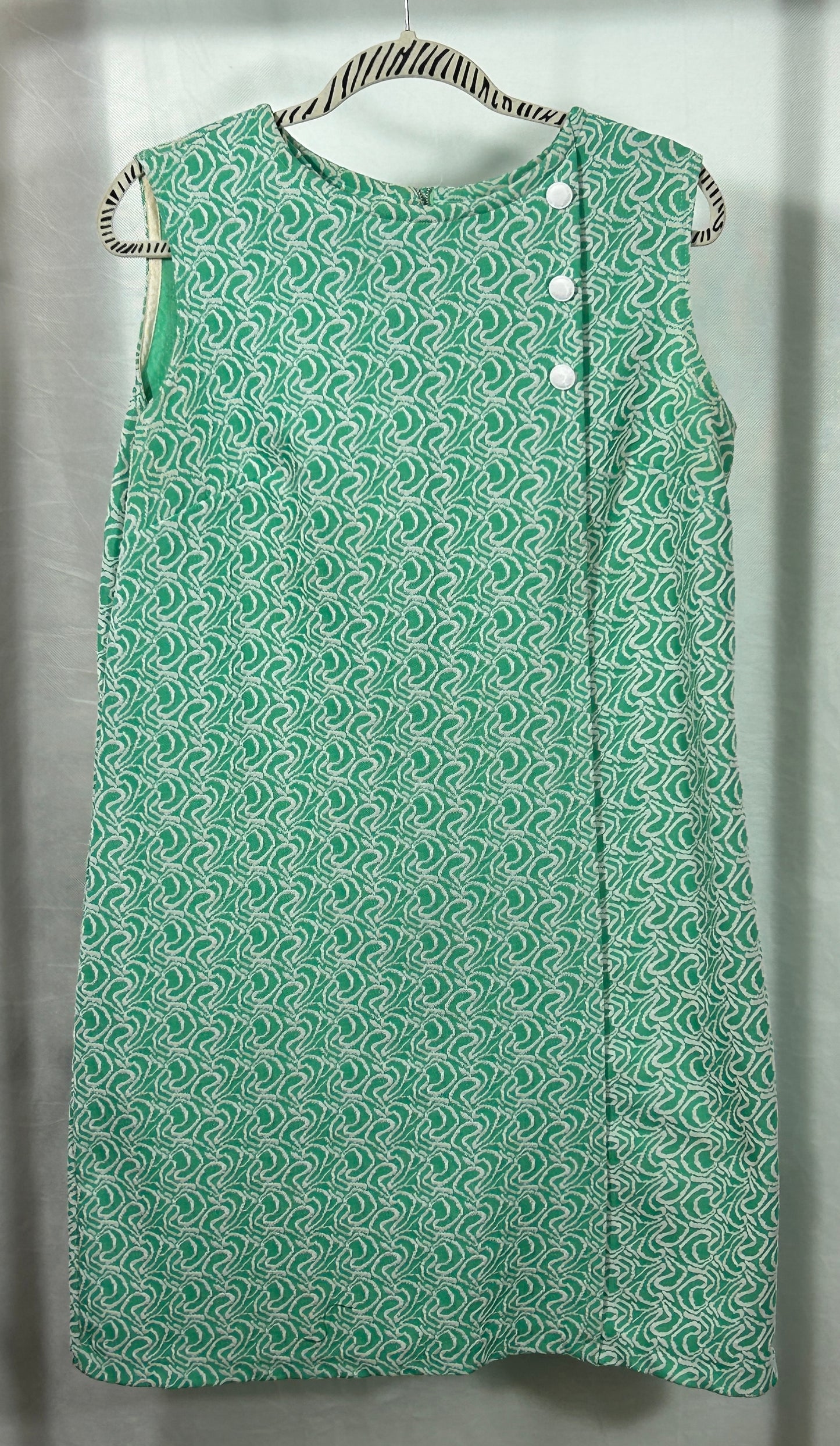 Vintage 1960s Green Textured Sleeveless Shift Dress – Size 18