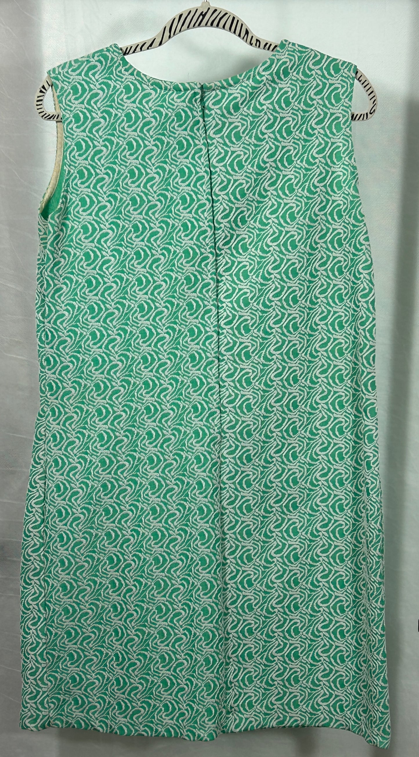 Vintage 1960s Green Textured Sleeveless Shift Dress – Size 18