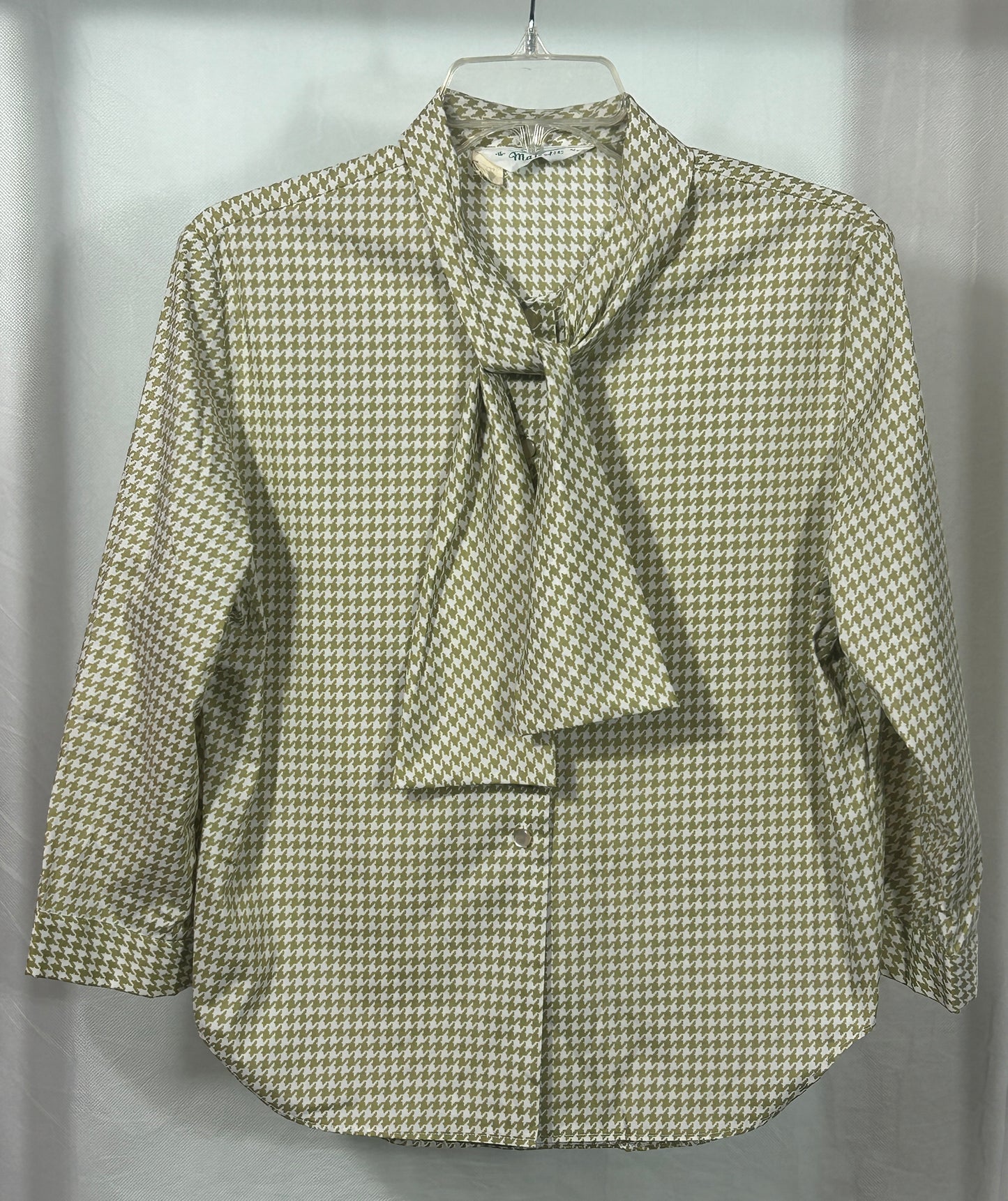 Vintage Majestic Olive Green Houndstooth Blouse with Bow Tie Collar – Size 16