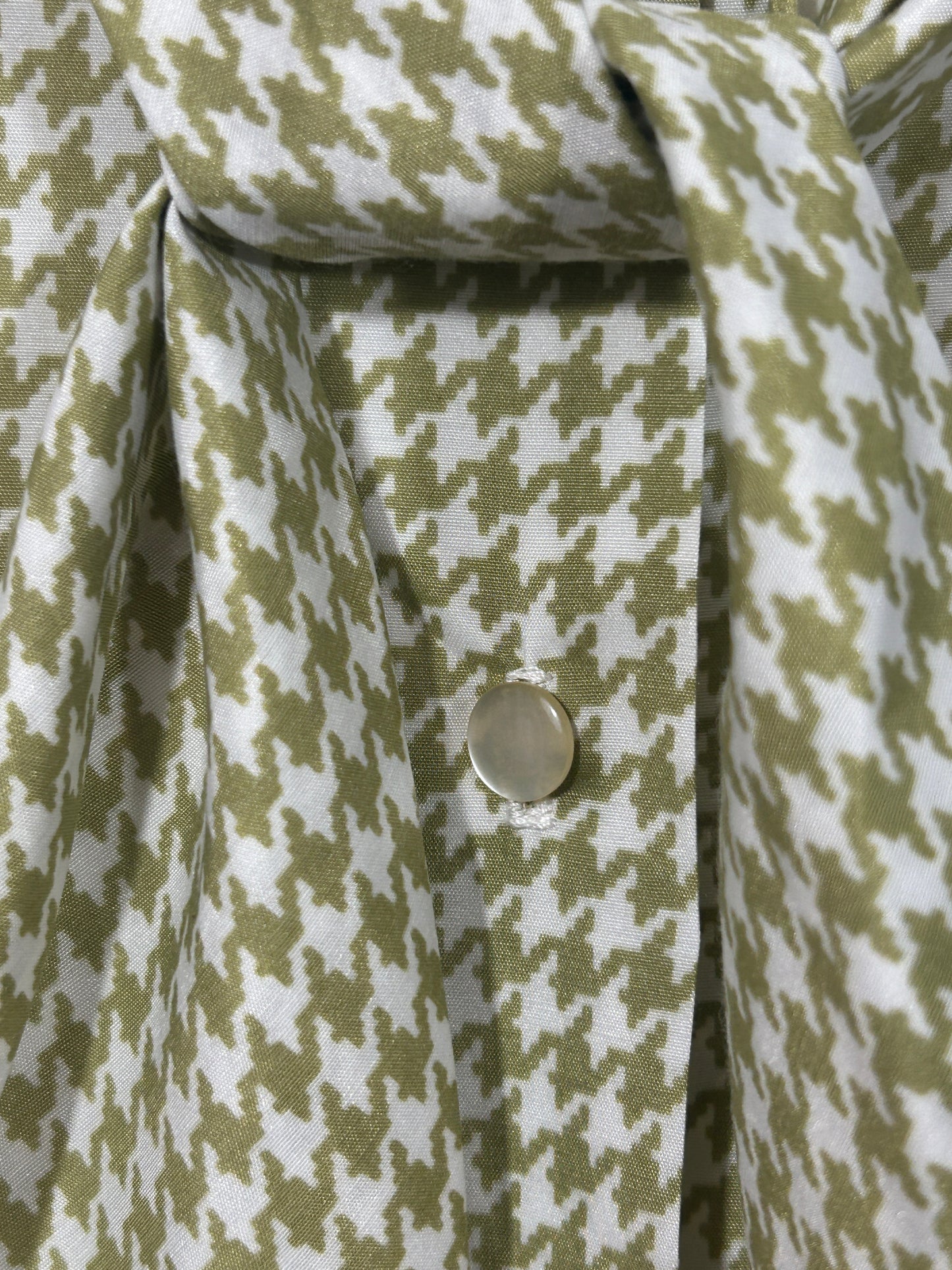 Vintage Majestic Olive Green Houndstooth Blouse with Bow Tie Collar – Size 16