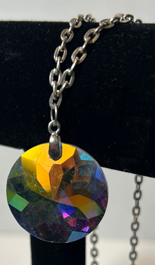 Vintage-Inspired Iridescent Crystal Pendant Necklace with Silver-Tone Chain – Statement Jewelry