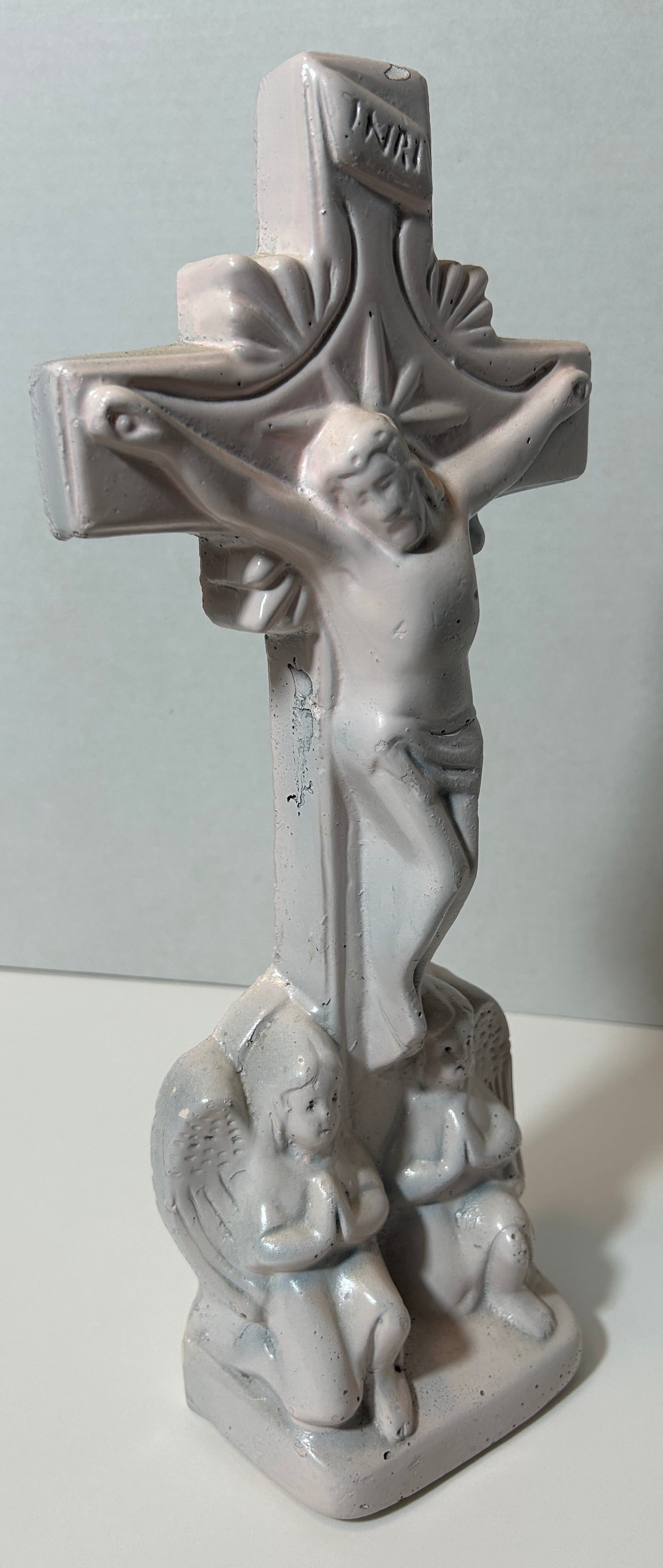 Vintage White Chalkware Crucifix with Praying Angels – Religious Catholic Statue Figurine