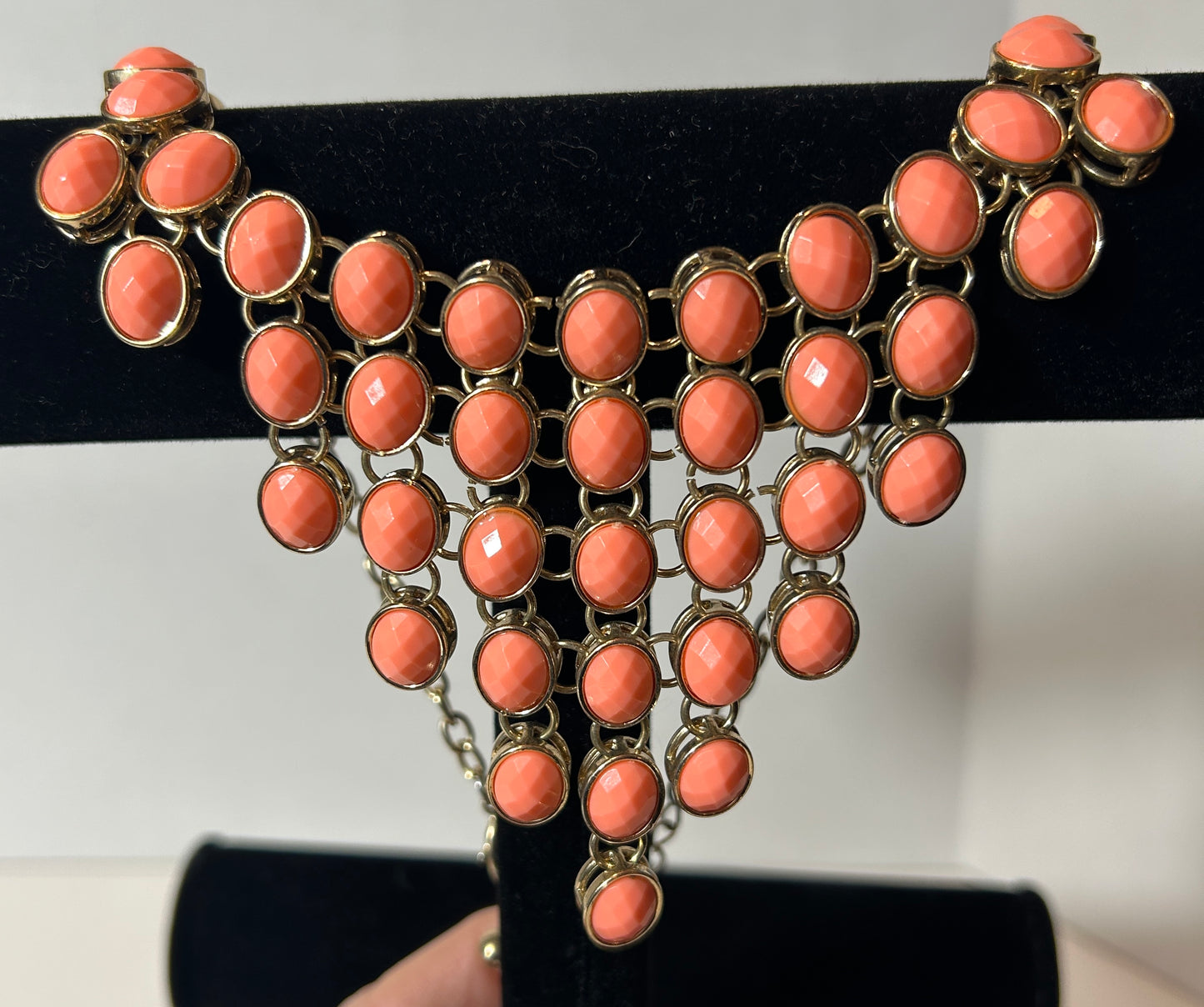 Bold Coral Statement Bib Necklace with Gold-Tone Metal Setting – Retro Inspired Fashion Jewelry