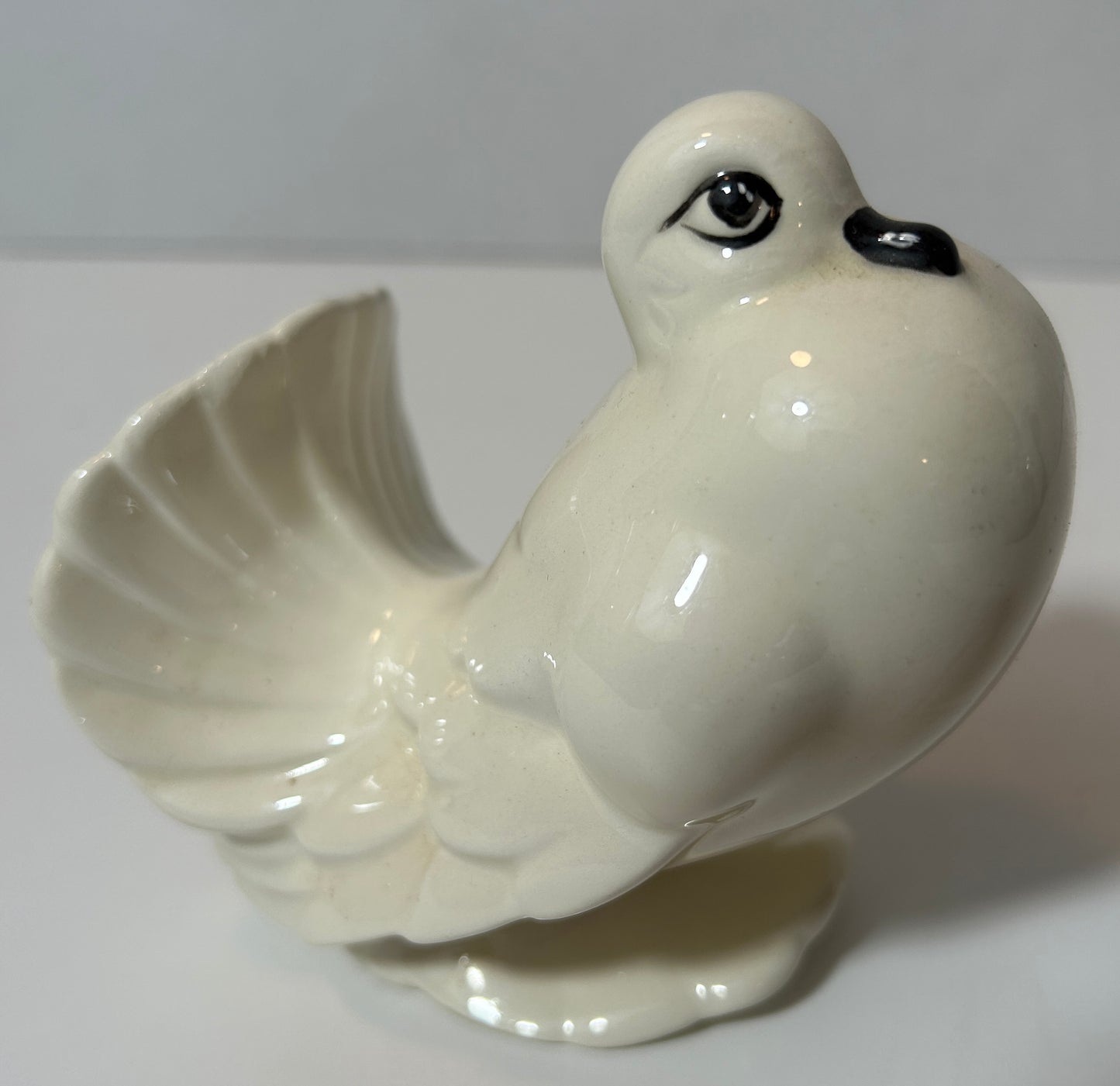 Vintage Ceramic White Dove Figurine – Hand-painted, Glossy Finish, Retro Mid-Century Bird Sculpture