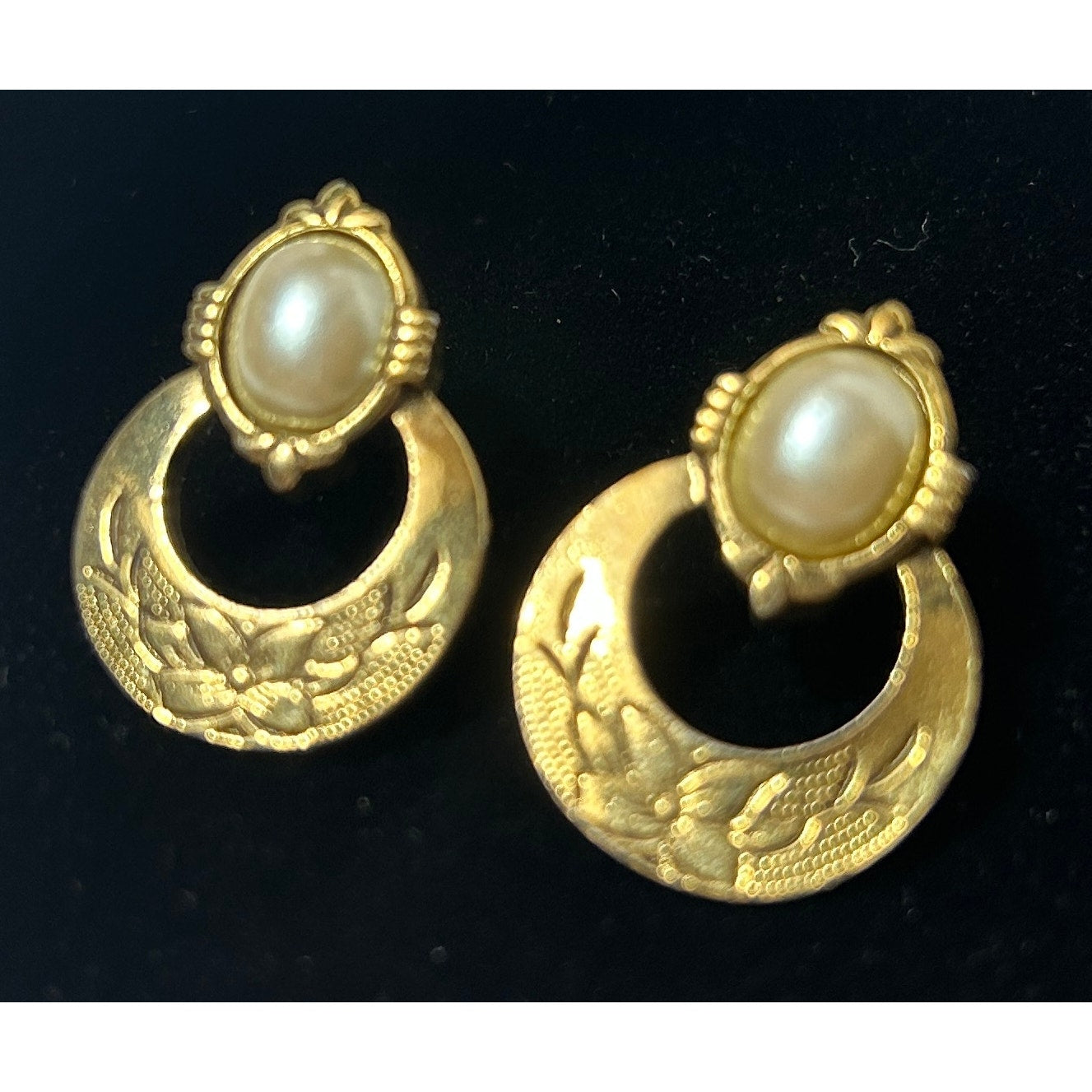 Vintage Gold Tone Floral Hoop Earrings with Pearl Center 1"